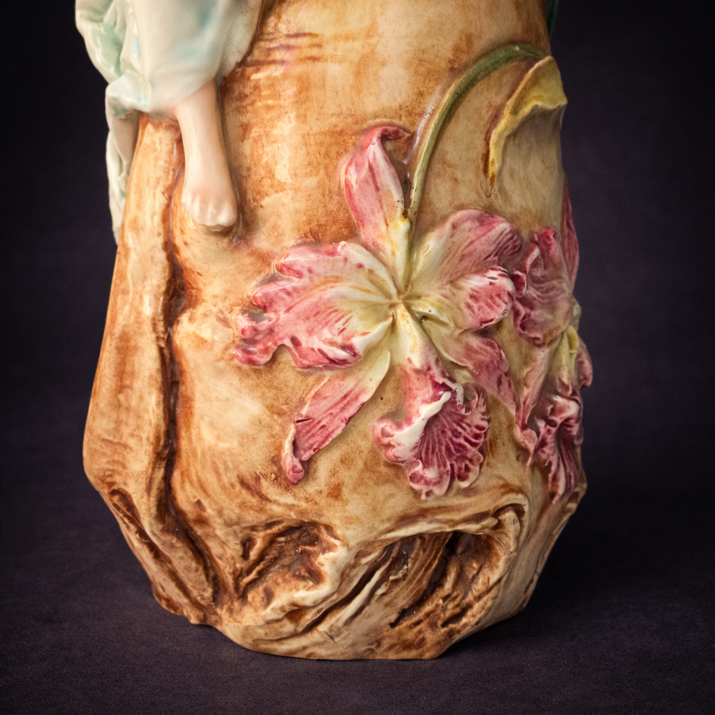 Florero art nouveau mayólica austríaca, ca. 1900. Florero art nouveau mayólica austríaca