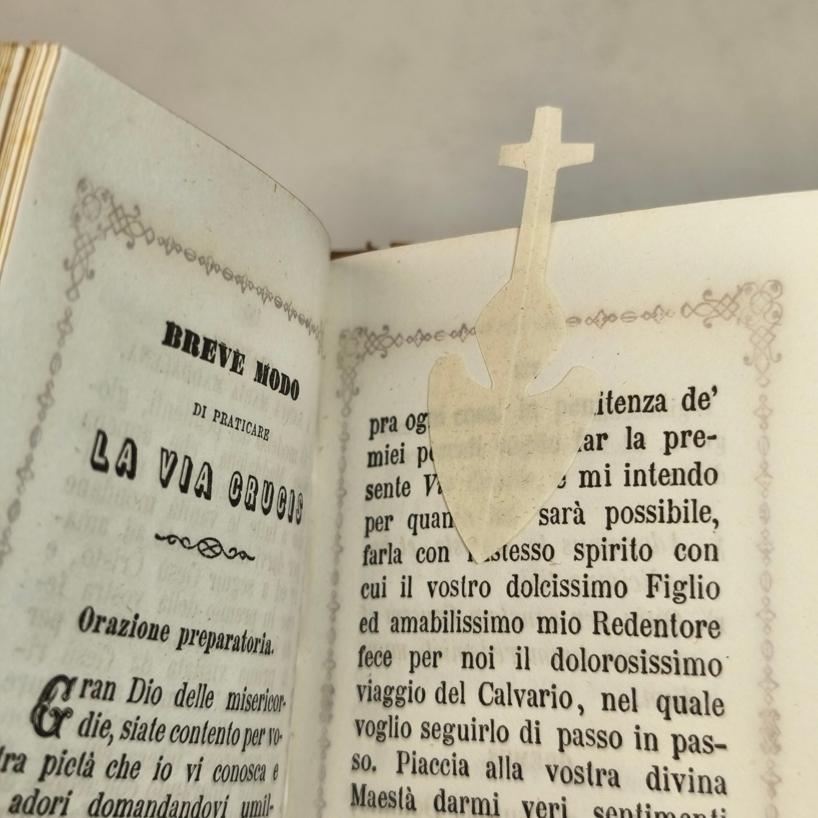 Librito cristiano de 1856, Milano, relicario. Librito cristiano de 1856, Milano, relicario.