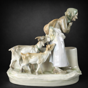 Jardinera en porcelana, escena campesina.