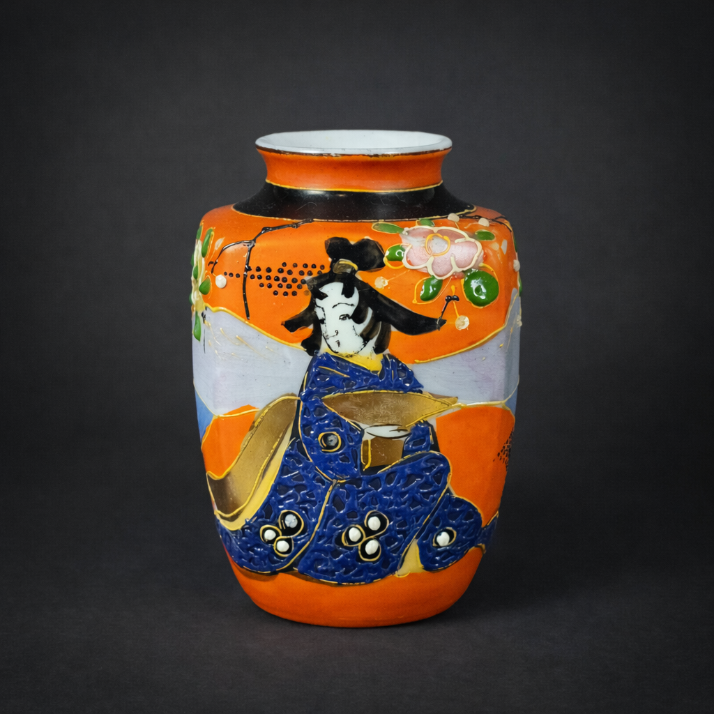 Jarrón japonés Satsuma, ca. 1890. Jarrón japonés Satsuma Moriage, 9,5 cm.