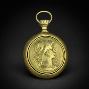 Pisa papeles con forma de reloj de bolsillo en bronce.