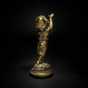 Antiguo tapón de radiador en bronce — Niño golfista austríaco. Circa 1900. Antiguo tapón de radiador en bronce — Niño golfista austríaco. Circa 1900.