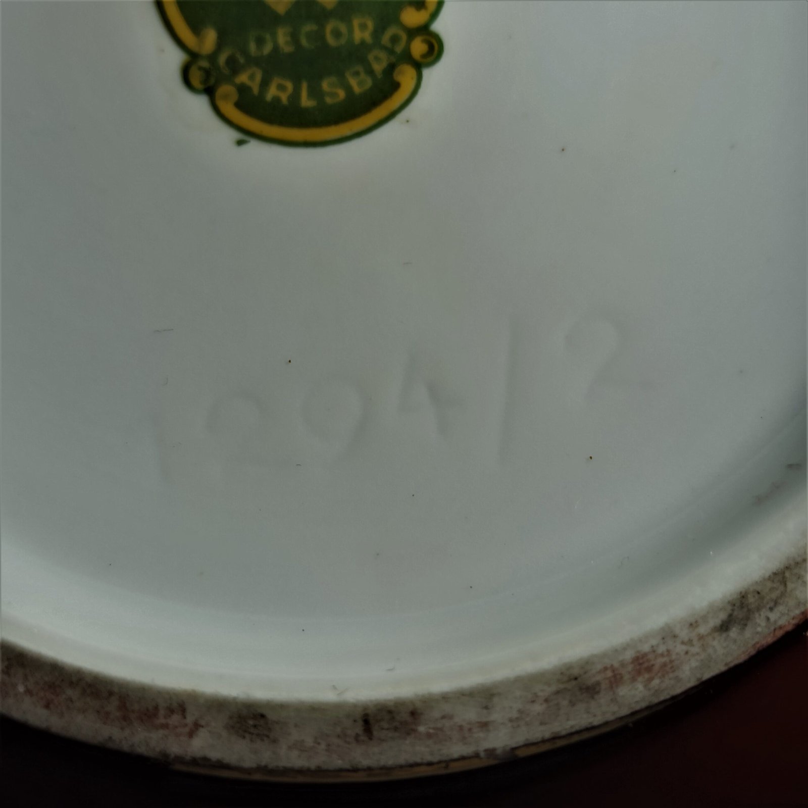 Jarrón de porcelana "Vieja Viena". Circa 1920. Jarrón de porcelana "Vieja Viena". Circa 1920.