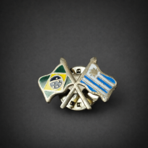 Prendedor banderas cruzadas Uruguay y Brasil. Siglo XX.