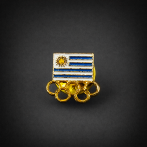 Prendedor olímpico con bandera uruguaya. Siglo XX.