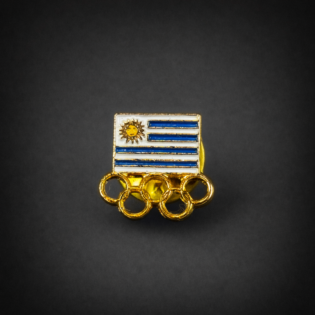 Prendedor olímpico con bandera uruguaya. Siglo XX. Prendedor olímpico con bandera uruguaya. Siglo XX.