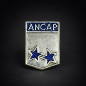Insignia conmemorativa ANCAP 20 años de servicio. Circa 1982.