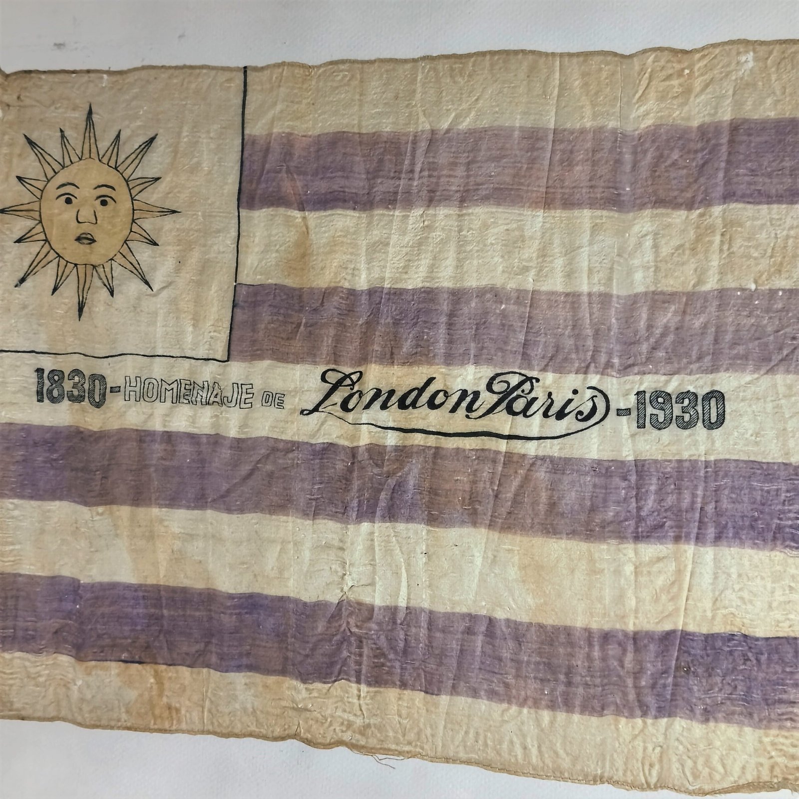 Bandera conmemorativa del Centenario de la Constitución – London París, 1930. Bandera conmemorativa del Centenario de la Constitución – London París, 1930.