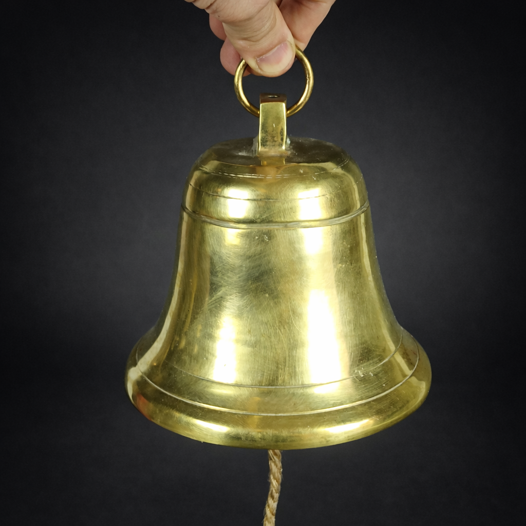 Campana antigua de bronce macizo. Circa siglo XX. Campana antigua de bronce macizo. Circa siglo XX.