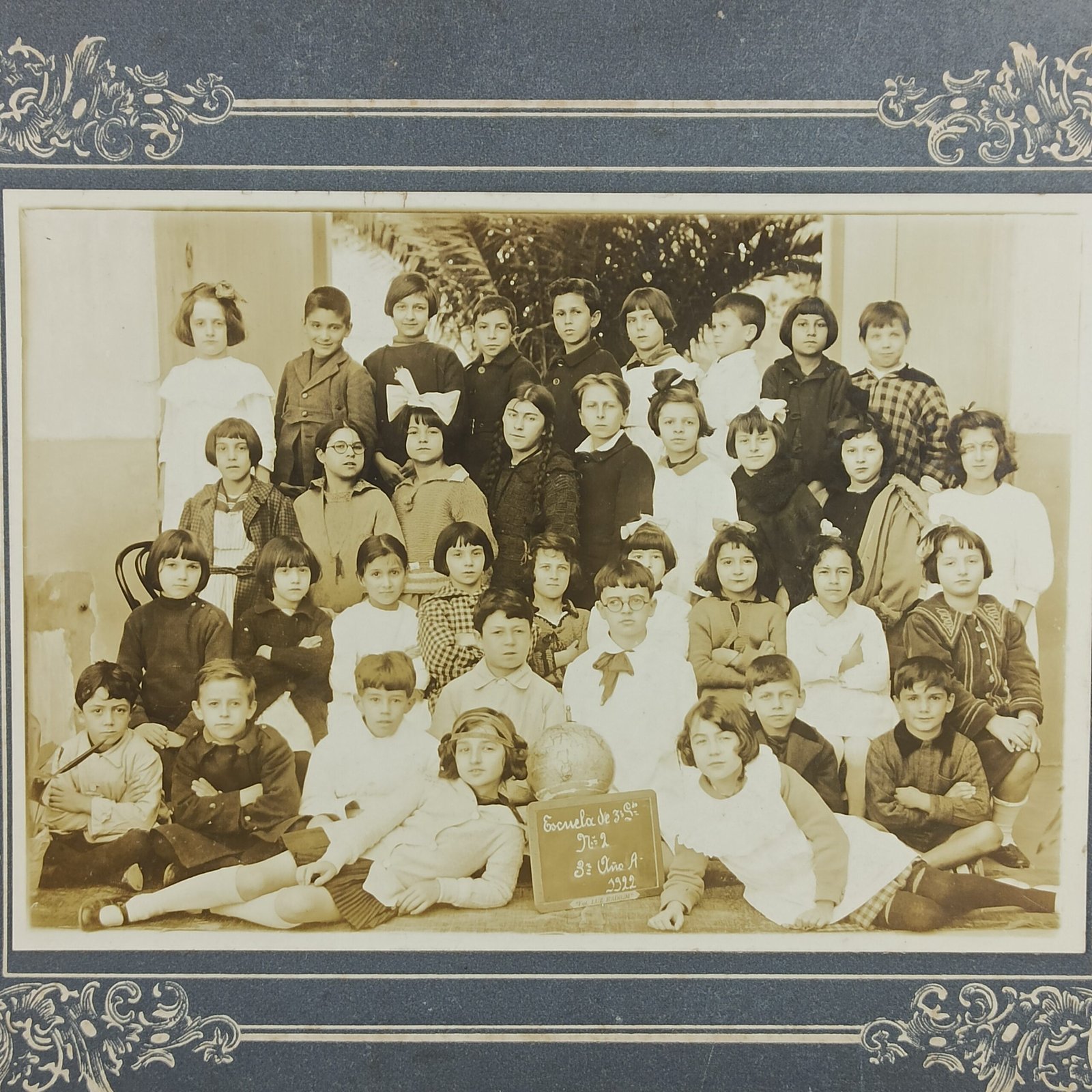 Fotografía escolar “3º Año A – Escuela Nº2”. Circa 1922. Fotografía escolar “3º Año A – Escuela Nº2”. Circa 1922.