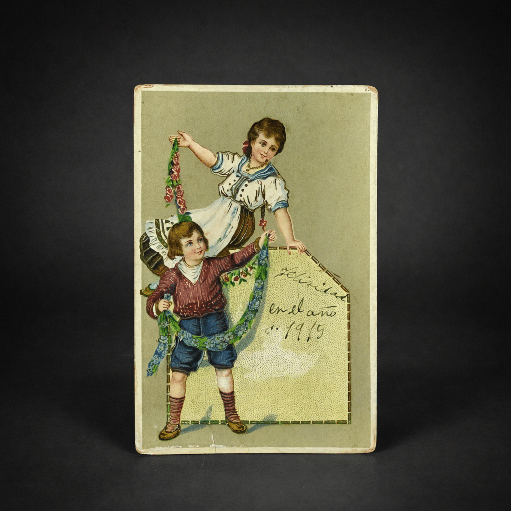 Tarjeta postal ilustrada con niños y guirnaldas. Circa 1915. Tarjeta postal ilustrada con niños y guirnaldas. Circa 1915.
