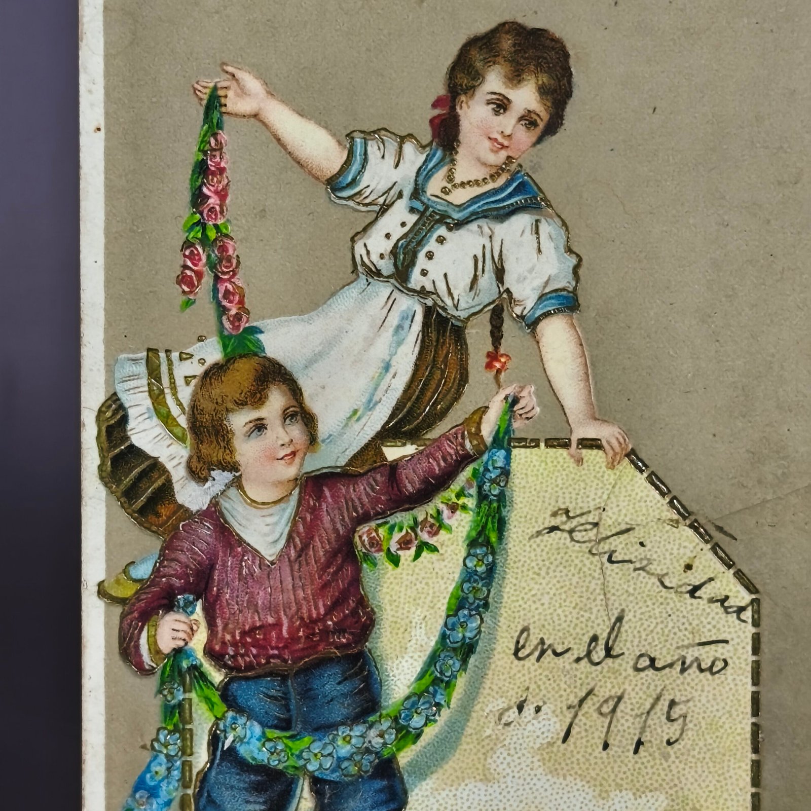 Tarjeta postal ilustrada con niños y guirnaldas. Circa 1915. Tarjeta postal ilustrada con niños y guirnaldas. Circa 1915.