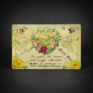 Tarjeta postal romántica con manos entrelazadas. Circa 1902.