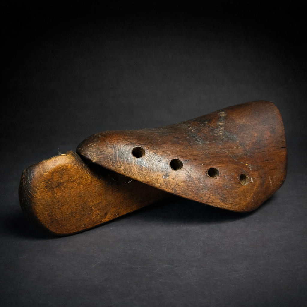 Horma articulada de zapatero en madera. Circa 1930. Horma articulada de zapatero en madera. Circa 1930.