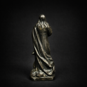 Figura religiosa Virgen María en metal. Circa 1900. Figura religiosa Virgen María en metal. Circa 1900.