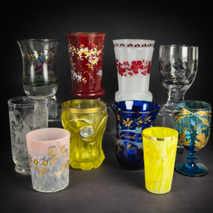 Inicio Colección de vasos europeos en vidrio artístico. Ca. 1890.