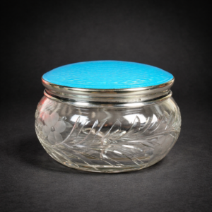 Inicio Polvera o alhajero antiguo en cristal y esmalte celeste. Circa 1930.