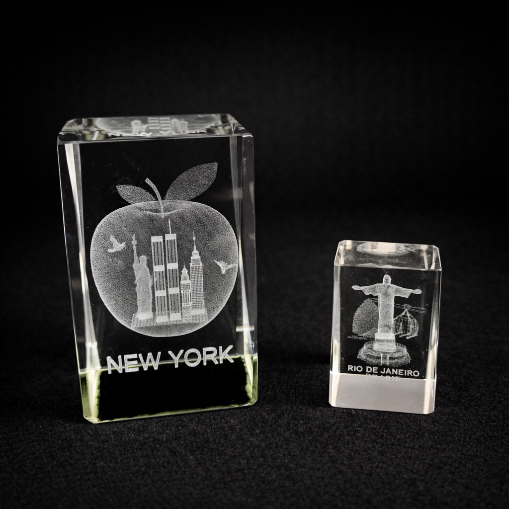 Souvenirs en cristal de New York y Río de Janeiro. Circa 1990. Souvenirs en cristal de New York y Río de Janeiro. Circa 1990.