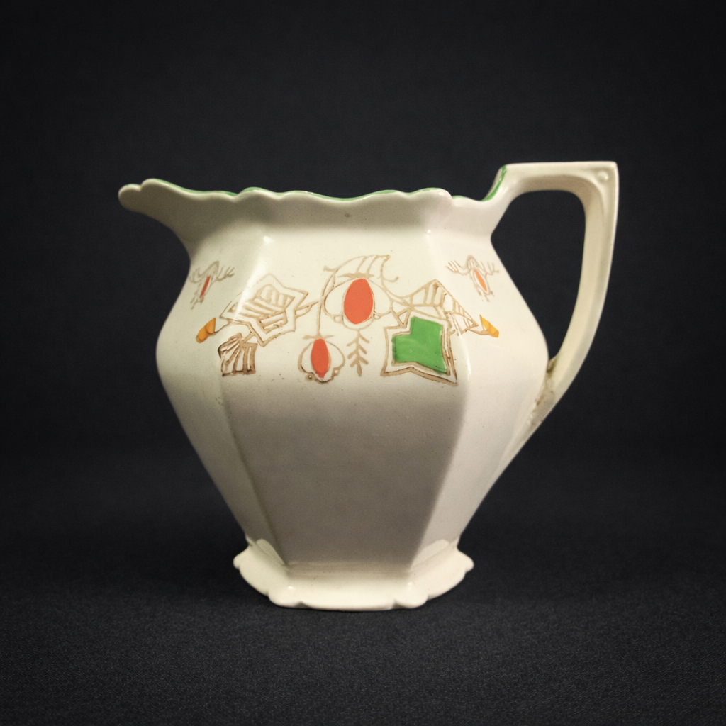 Jarra de porcelana inglesa John Maddock & Sons "Minerva". Circa 1900. Jarra de porcelana inglesa John Maddock & Sons "Minerva". Circa 1900.