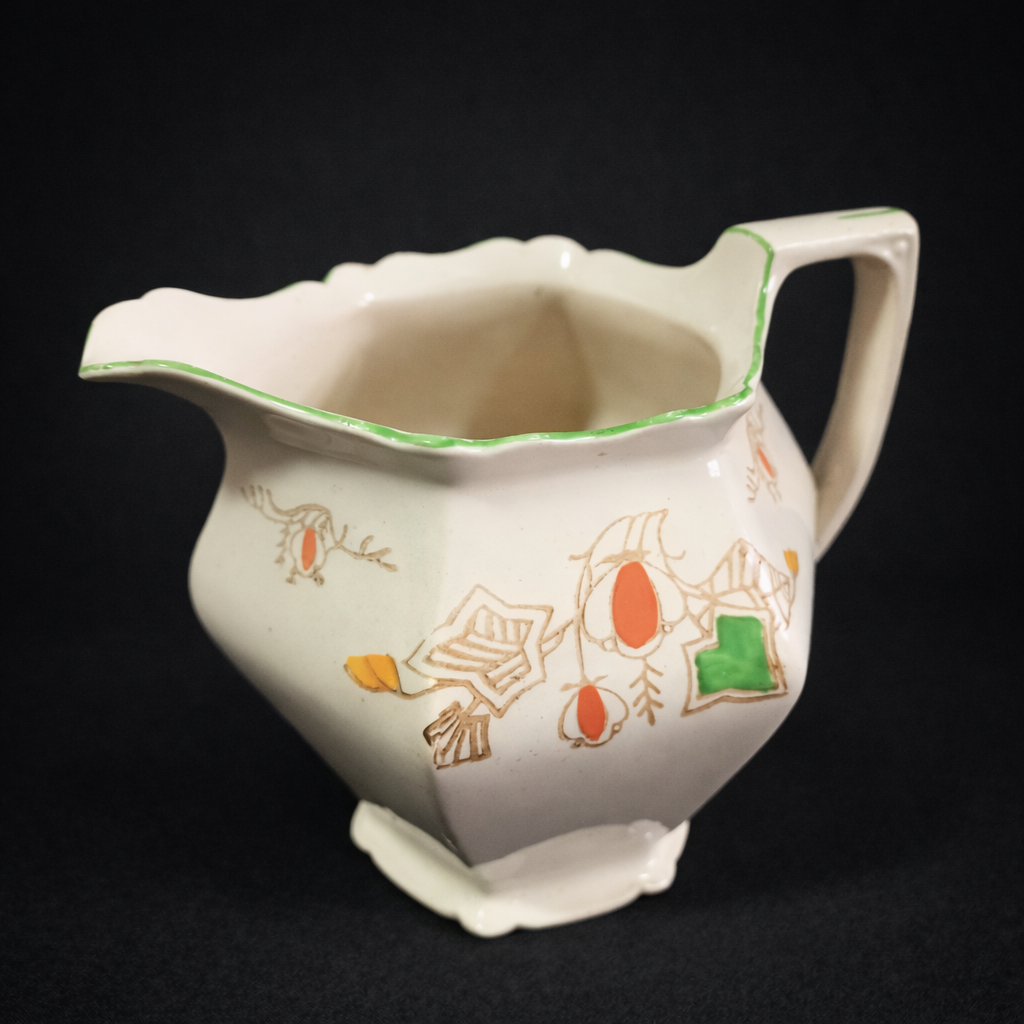 Jarra de porcelana inglesa John Maddock & Sons "Minerva". Circa 1900. Jarra de porcelana inglesa John Maddock & Sons "Minerva". Circa 1900.