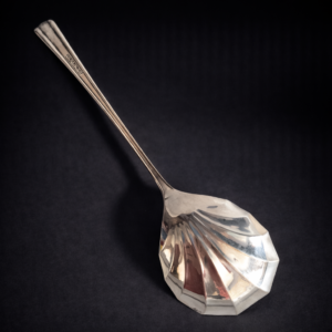 Cuchara inglesa antigua bañada en plata. Circa 1900. Cuchara inglesa antigua bañada en plata. Circa 1900.