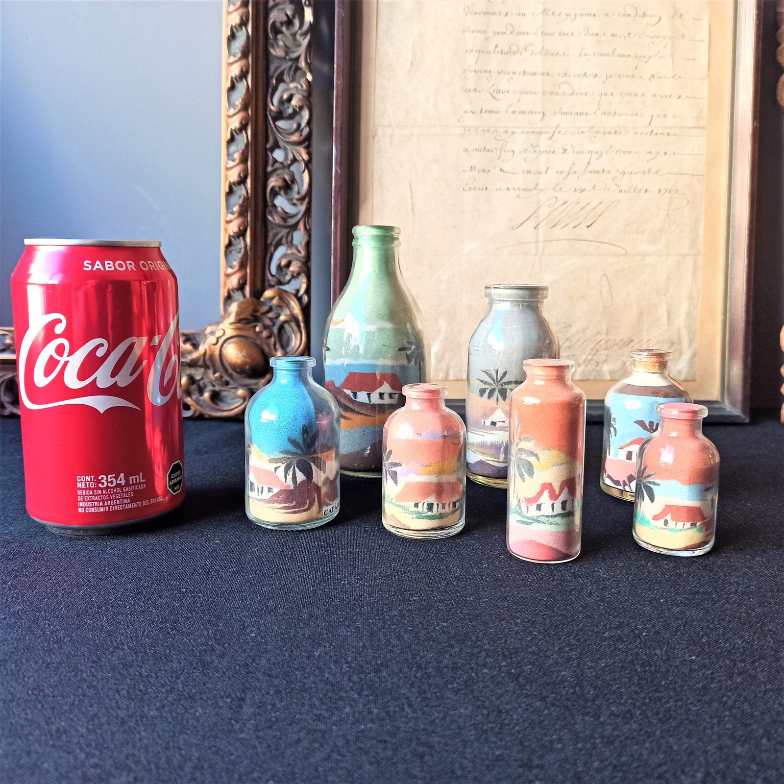 Colección de botellitas con arenas de colores de Brasil. Circa 1970. Colección de botellitas con arenas de colores de Brasil. Circa 1970.