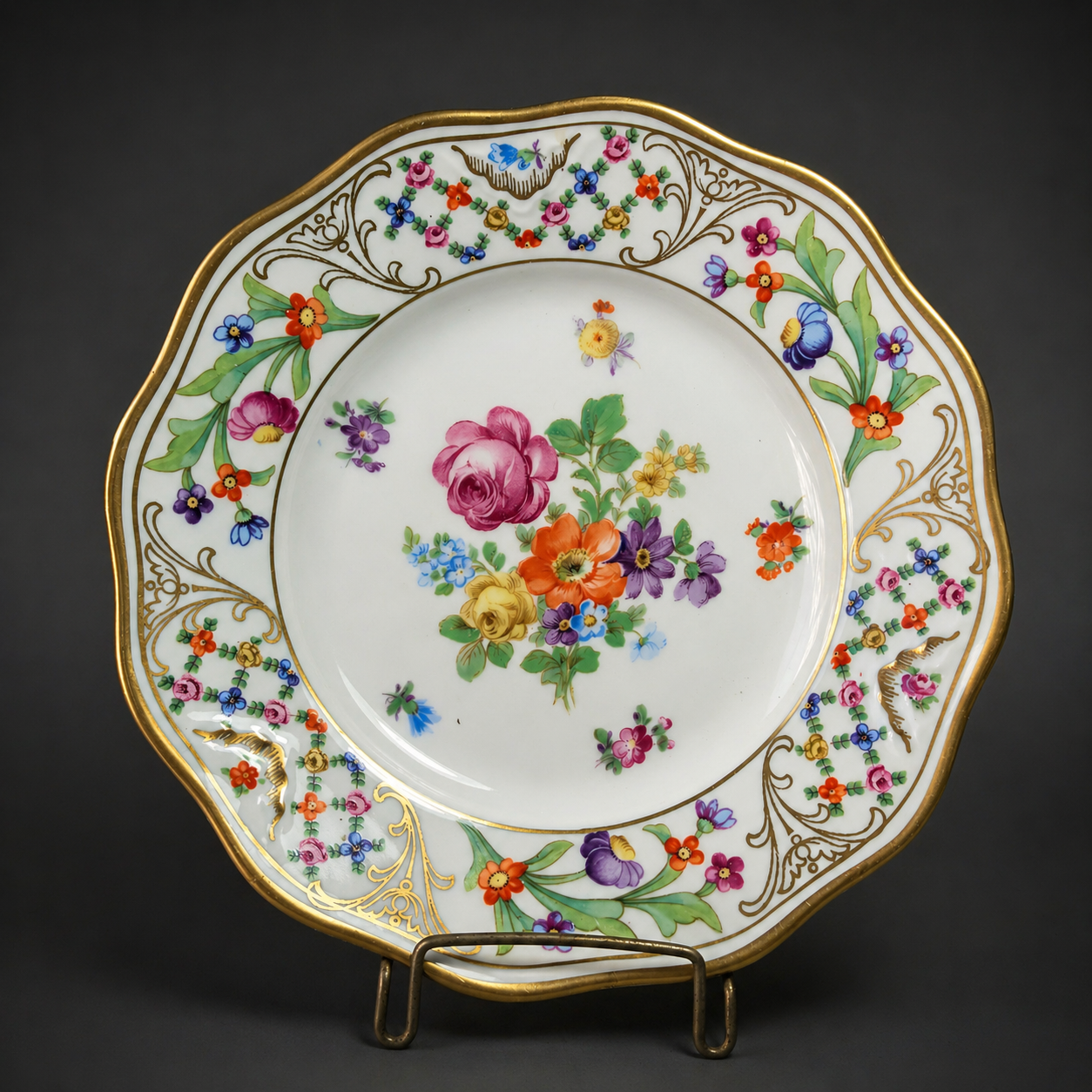 Plato antiguo Schumann en porcelana alemana. Circa 1920. Plato antiguo Schumann en porcelana alemana. Circa 1920.