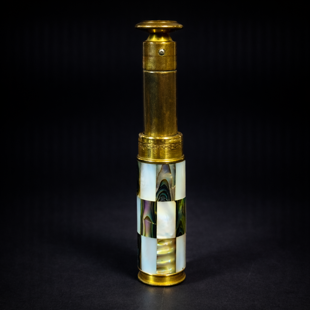 Atomizador francés en nácar y abulón Art Déco. Circa 1930. Atomizador francés en nácar y abulón Art Déco. Circa 1930.