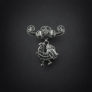 Broche de plata 925 con ave y marcasitas. Circa 1940.