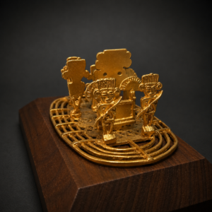 Antigua figura en bronce y plata con baño de oro. Antigua figura en bronce y plata con baño de oro.