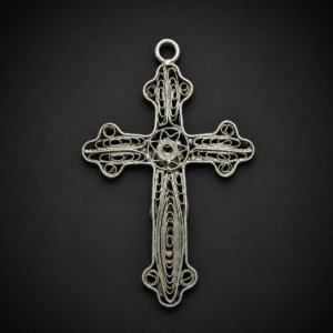 Crucifijo en filigrana de plata. Ca. 1940. Crucifijo en filigrana de plata. Ca. 1940.