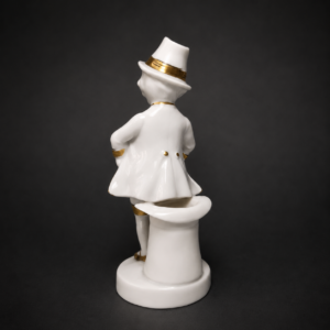 Figura alemana de porcelana "Galluba & Hofmann". Ca. 1920.