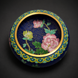 Cuenco oriental cloisonné floral. Ca. 1950.