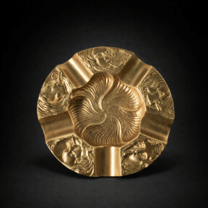 Cenicero Art Nouveau en bronce. Ca. 1900.