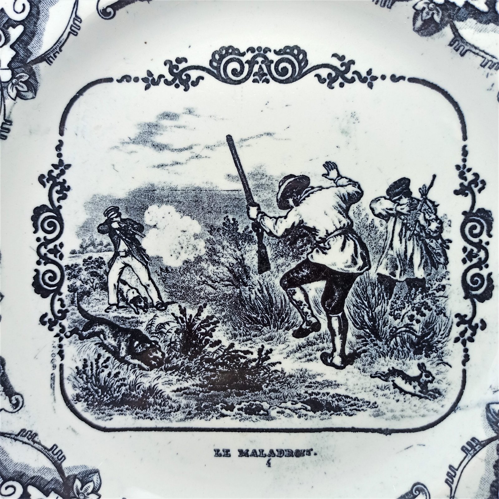 Plato Boch Frères, escena de caza N.º 4, ca. 1865. Plato Boch Frères, escena de caza N.º 4, ca. 1865.