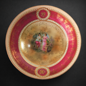 Centro de porcelana estilo Viena con pedestal, ca. 1900.
