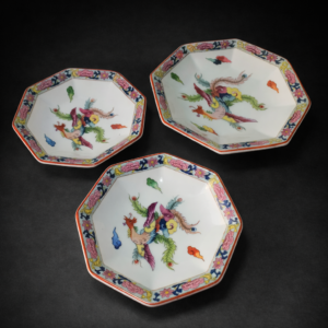 Platos japoneses Jyoto China con pedestal, ca. 1950.