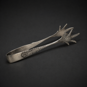 Pinza inglesa antigua para azúcar; garra marina, ca. 1900.