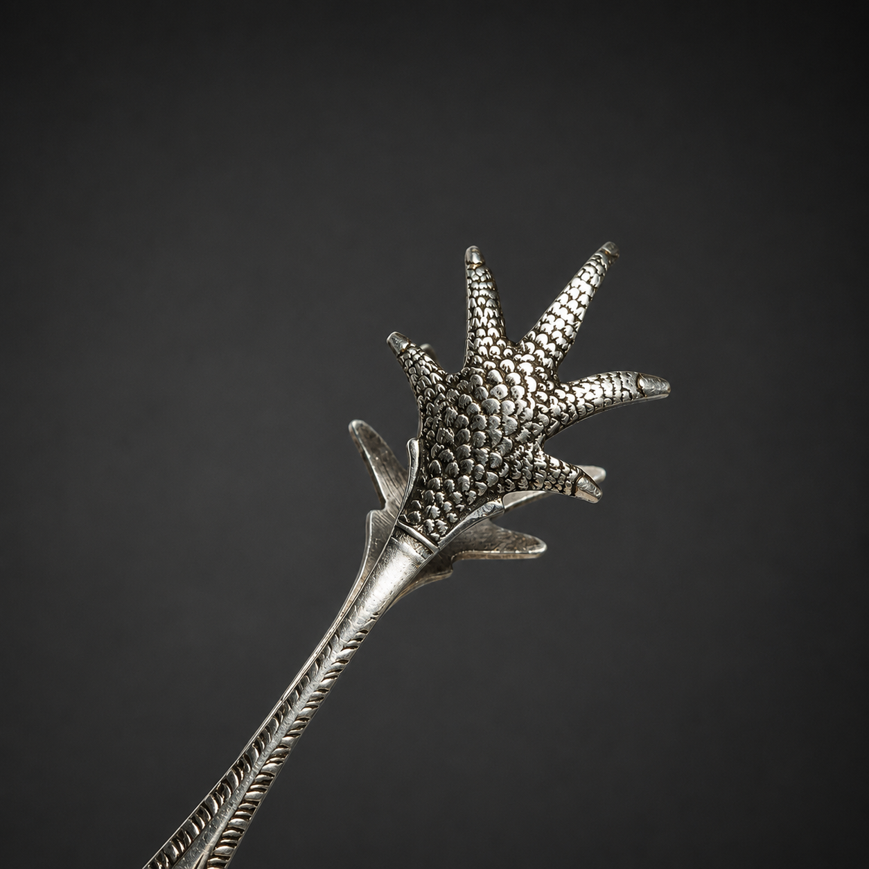 Pinza inglesa antigua para azúcar; garra marina, ca. 1900. Pinza inglesa antigua para azúcar; garra marina, ca. 1900.