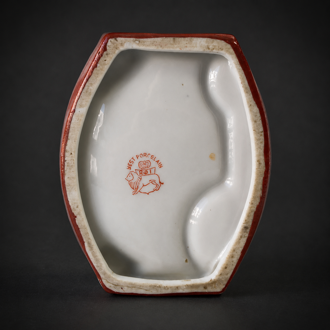 Cenicero Satsuma con león oriental, ca. 1930. Cenicero Satsuma con león oriental, ca. 1930.