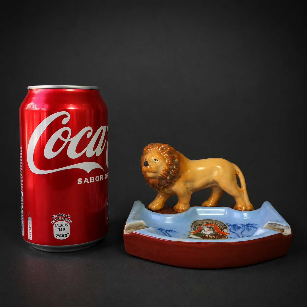 Cenicero Satsuma con león oriental, ca. 1930. Cenicero Satsuma con león oriental, ca. 1930.