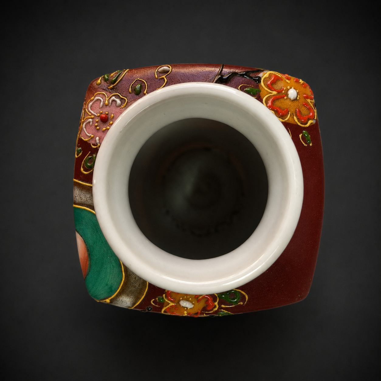 Jarrón Satsuma con geisha y paisaje, ca. 1950. Jarrón Satsuma con geisha y paisaje, ca. 1950.