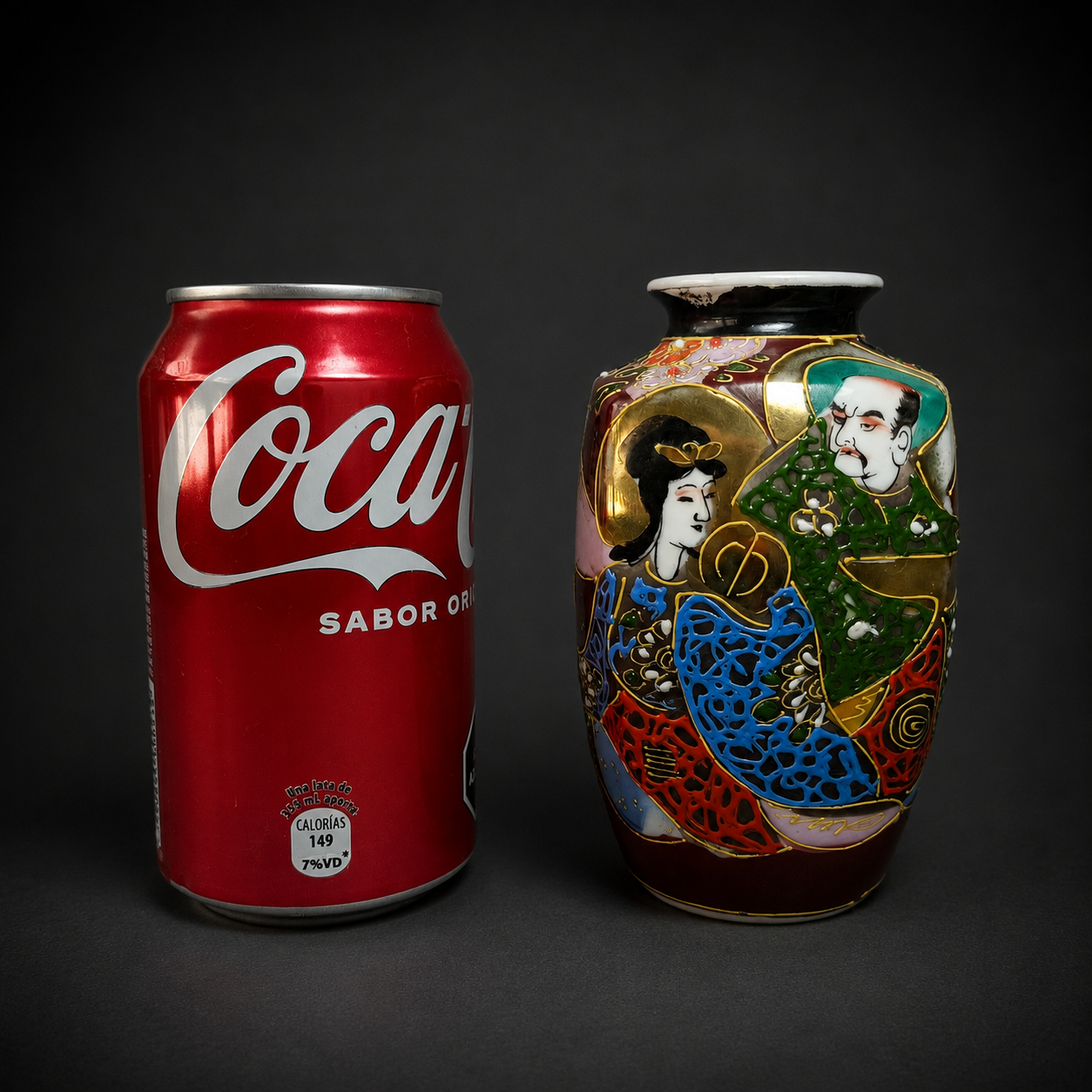 Jarrón Satsuma con geisha y paisaje, ca. 1950. Jarrón Satsuma con geisha y paisaje, ca. 1950.