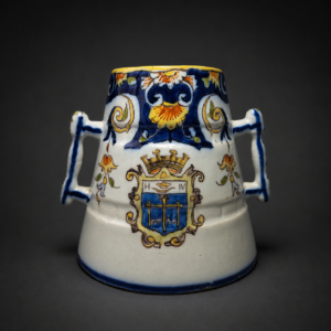 Inicio Jarrón volcán con escudo heráldico, ca. 1920.