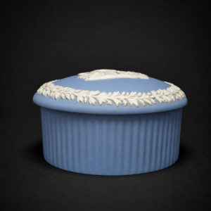 Alhajero Wedgwood Jasperware celeste, ca. 1970. Alhajero Wedgwood Jasperware celeste, ca. 1970.