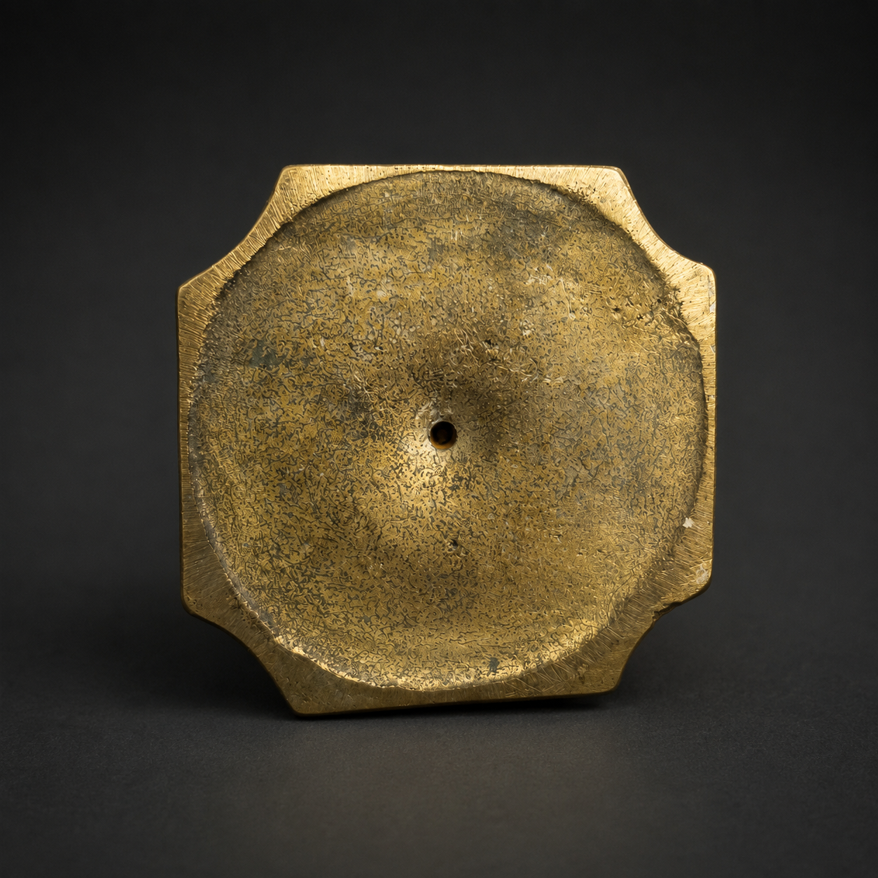 Candelero antiguo de bronce macizo, ca. 1930. Candelero antiguo de bronce macizo, ca. 1930.