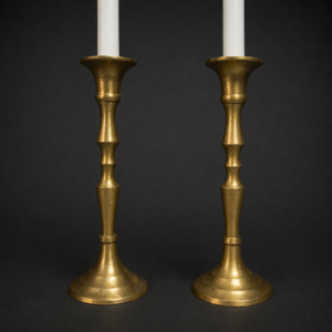 Inicio Par de candeleros antiguos en bronce torneado, ca. 1900.