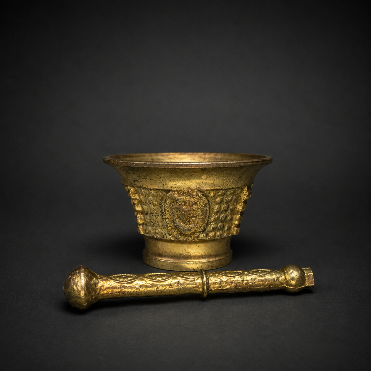Pequeño mortero en bronce con diseño decorativo, ca. 1800. Pequeño mortero en bronce con diseño decorativo, ca. 1800.