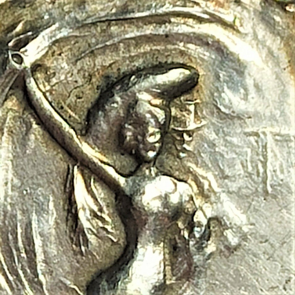 Medalla para baile de Carnaval del Teatro Solís, ca. 1912. Medalla para baile de Carnaval del Teatro Solís, ca. 1912.