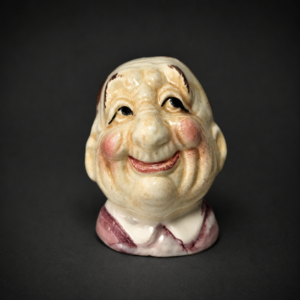 Salero japonés con rostro caricaturesco, ca. 1950.